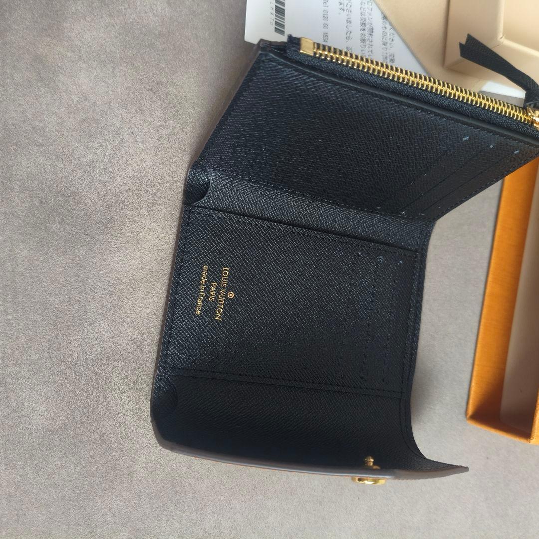 即日発送！ポルトフォイユ・ヴィクトリーヌ 三つ折り財布 M81557