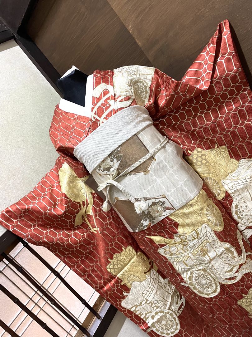 振袖 フルセット6点サイズM〜Ｌ駒刺繍　御所車文　金彩　正絹