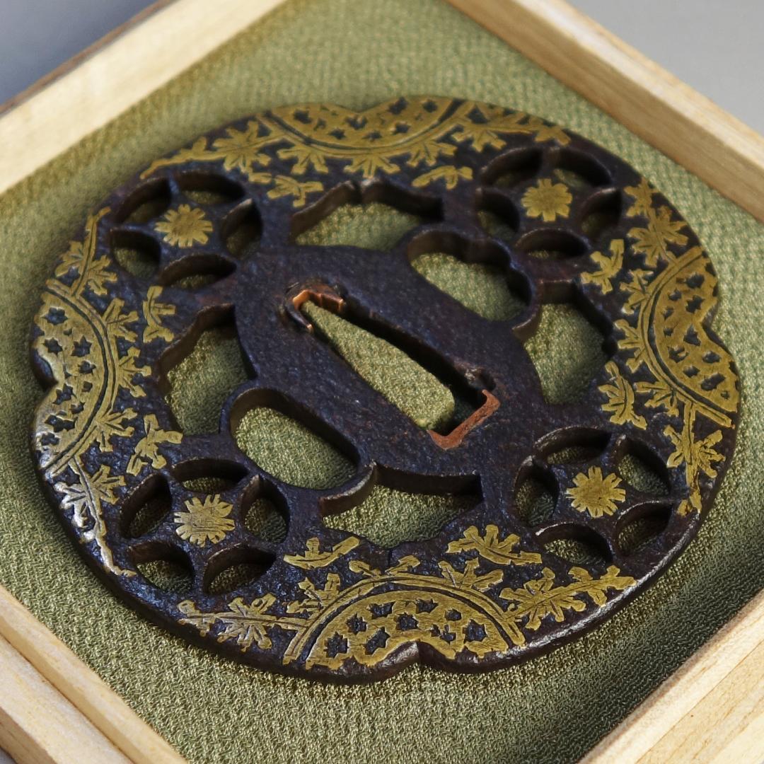 【真鍮象嵌 与四郎鍔】(認定書・鍔箱付き) 鍔 鐔 刀装具 日本刀 武具 骨董