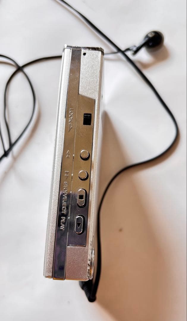 SONY WM-102 カセットプレーヤー　イヤホン付き　　ジャンク品