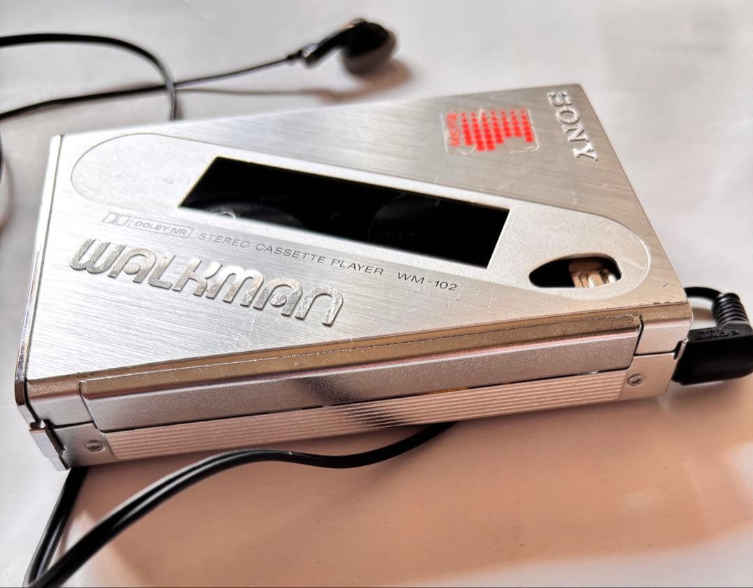 SONY WM-102 カセットプレーヤー　イヤホン付き　　ジャンク品