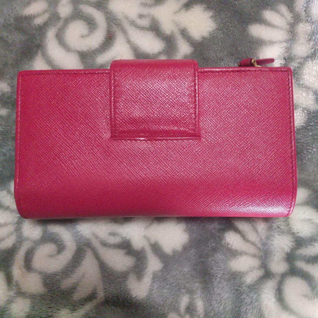 PRADA サフィアーノメタルロゴ レッド系