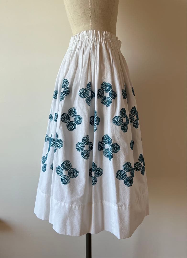 【未使用品】ミナペルホネン\"hama beads\"ギャザー刺繍フレアスカート