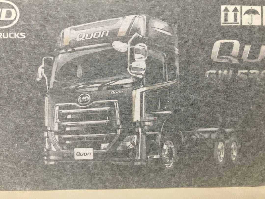 UDトラックスＱｕｏｎ 1/43 トラクターヘッド