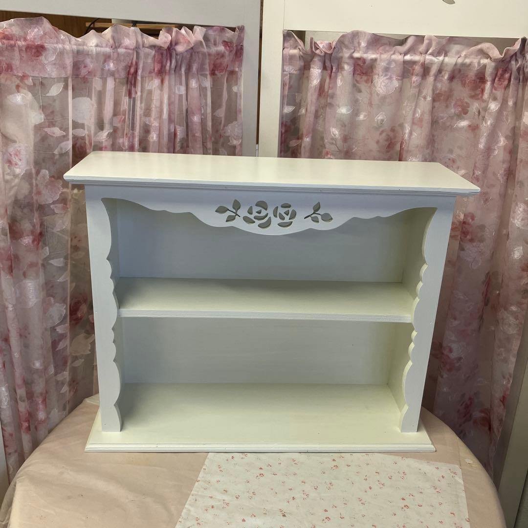 【在庫処分セール　限定１台】薔薇のカッティングのワイド型シェルフ