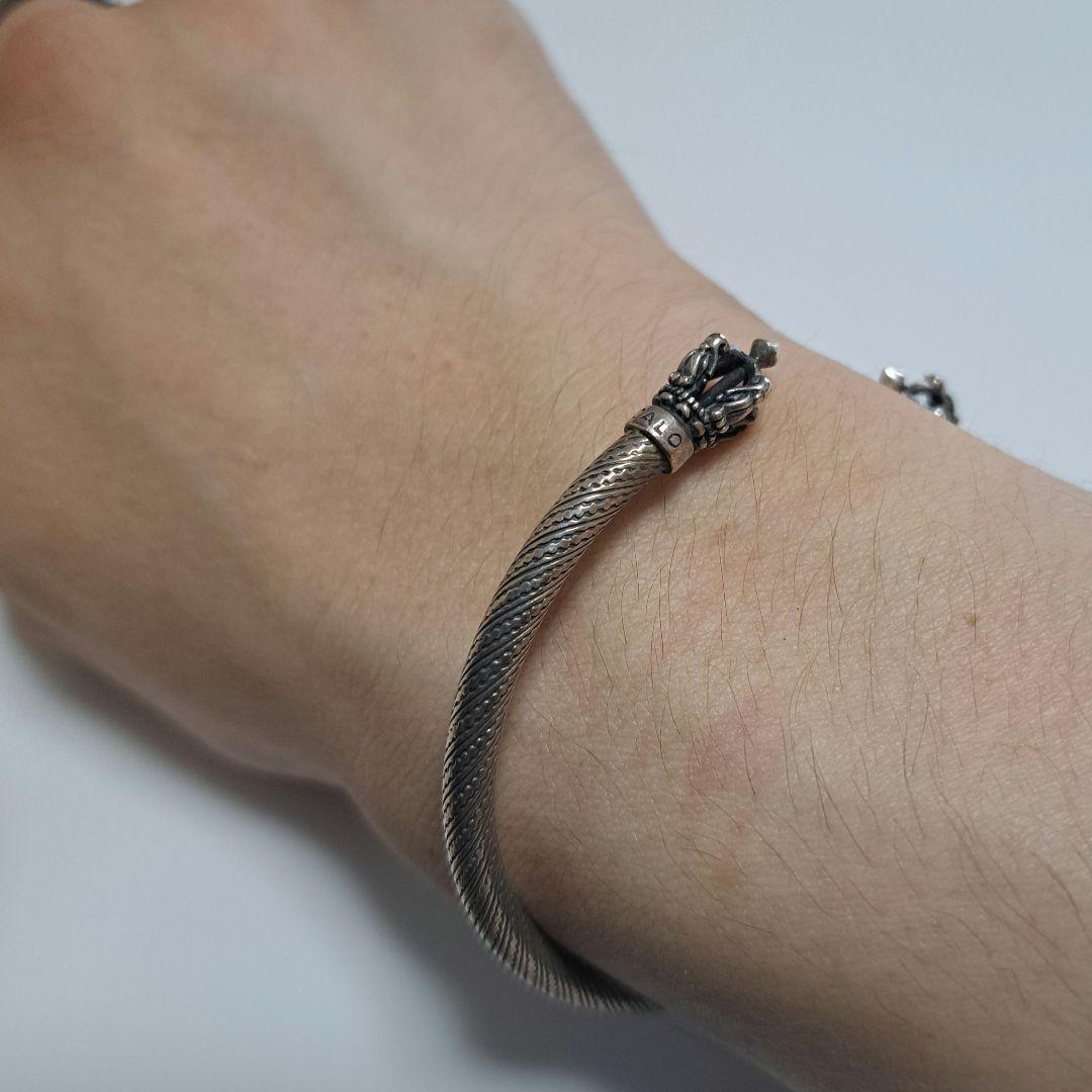 ソカロ　ドージェ　ツイスト　バングル