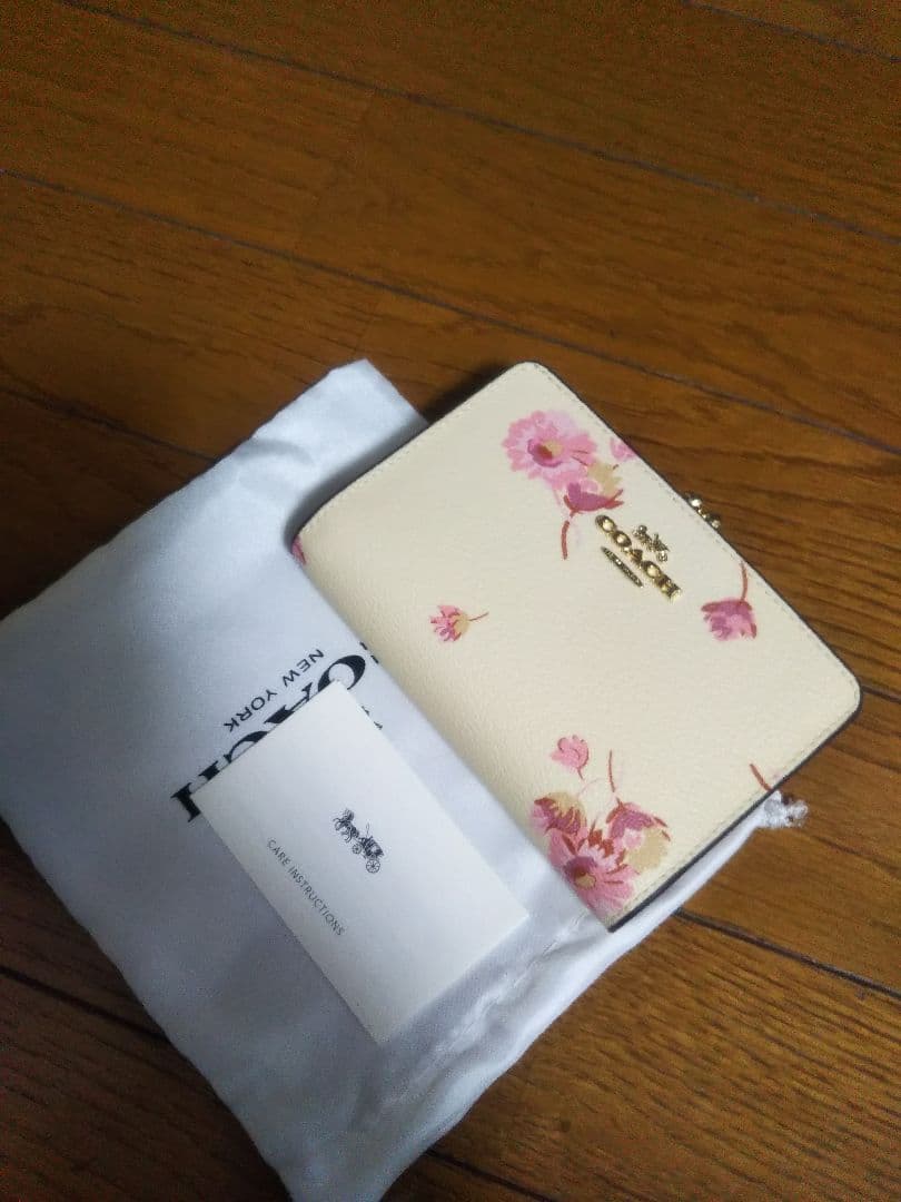 S*o様 COACH 花柄 二つ折り財布　がまぐち