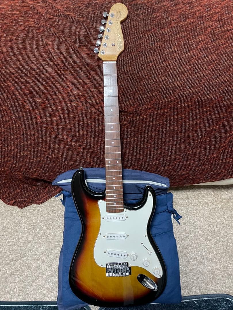 VINTAGE ストラトタイプ　エレキギター　22F