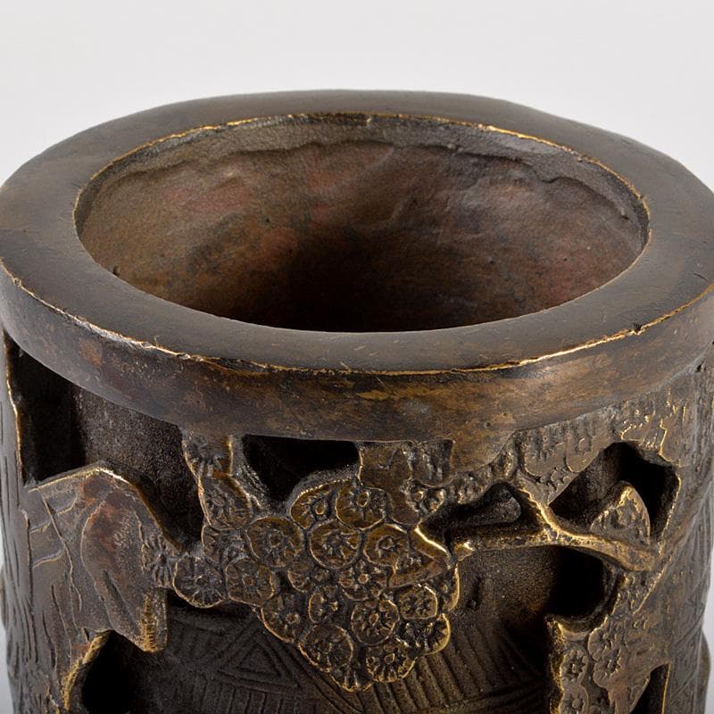 中国　書道具　大清清乾隆年製　古銅　山水人物透かし彫　筆筒　C　5953