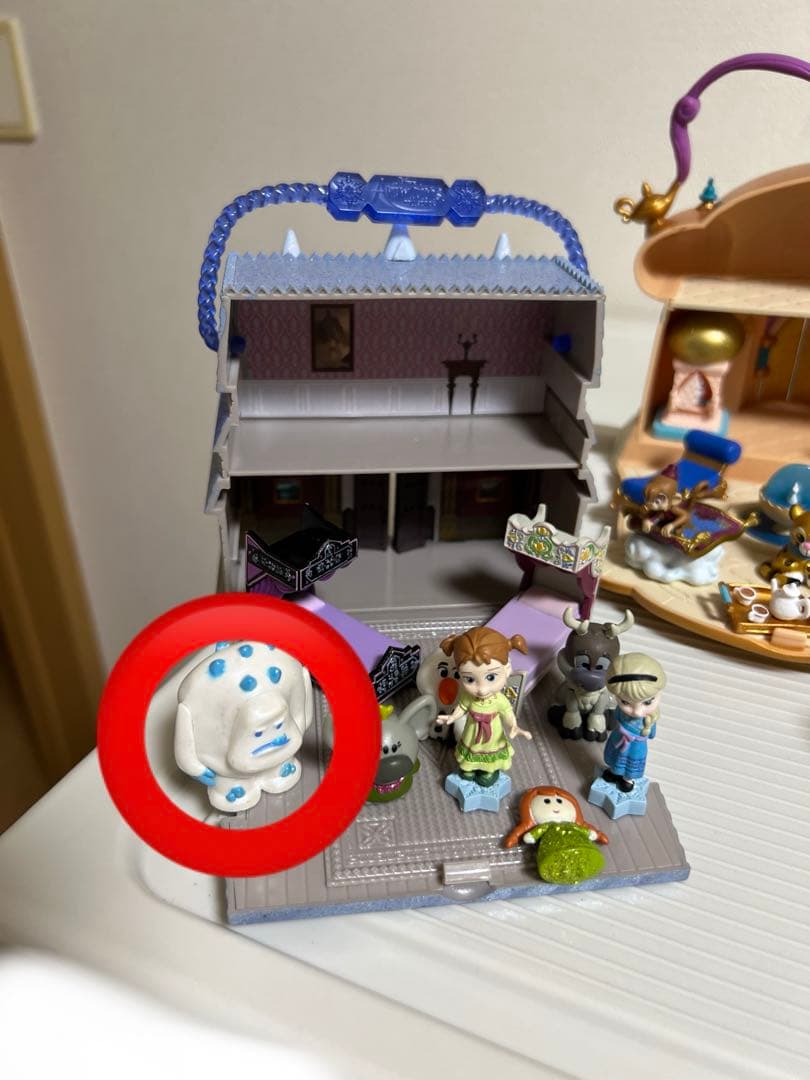 ディズニー、アニメータードール（ミニ）アナ雪、アラジンのフィギュアとお家セット