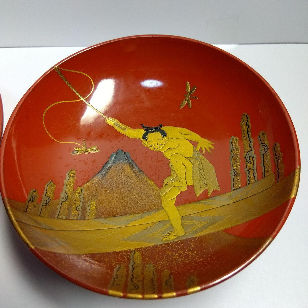 輪島塗　朱塗　時代蒔絵金人物銀富士蒔絵 杯一対　漆芸　共箱　１客の高台にアタリ有