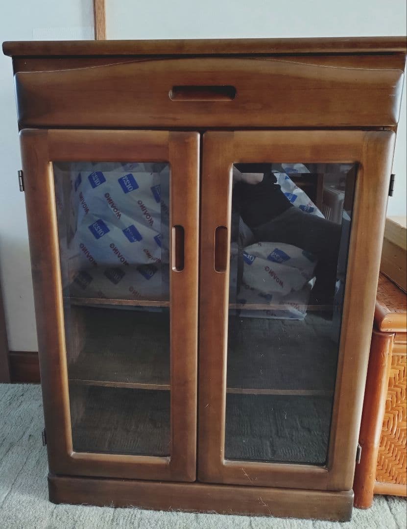 木製キャビネット ガラス扉付き 価格相談可