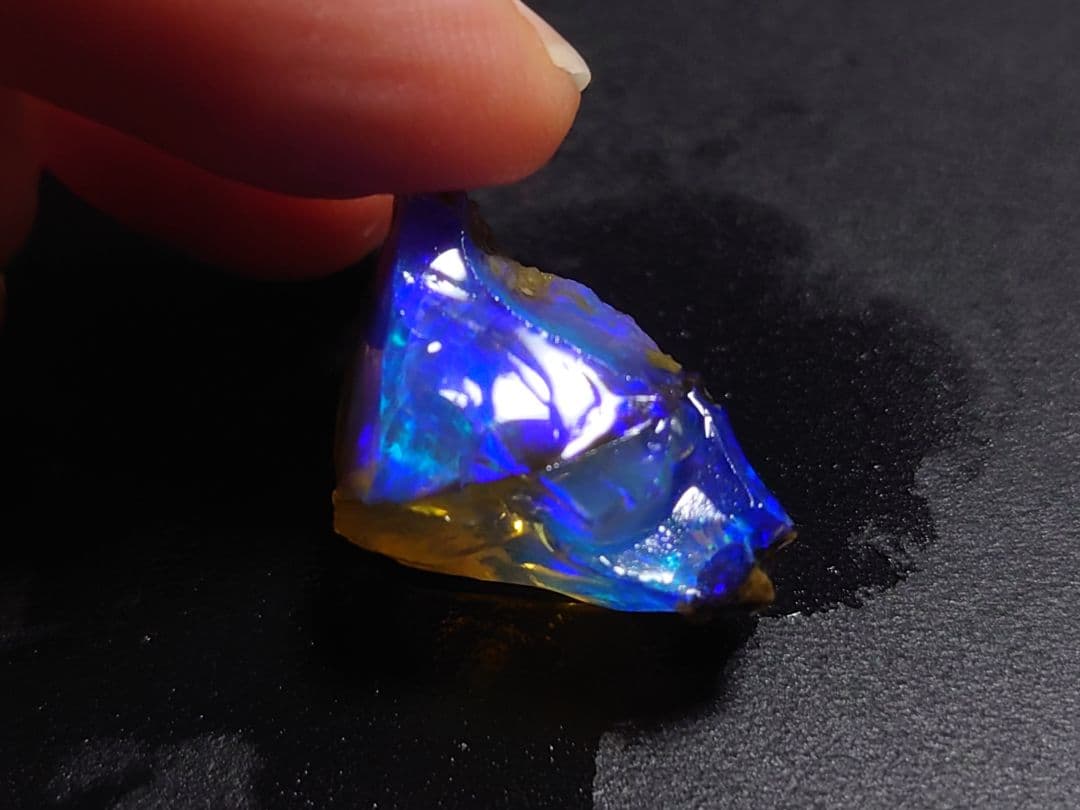 エチオピア　オパール　ピンファイア　星空のような　鉱物　標本　原石　チョーク