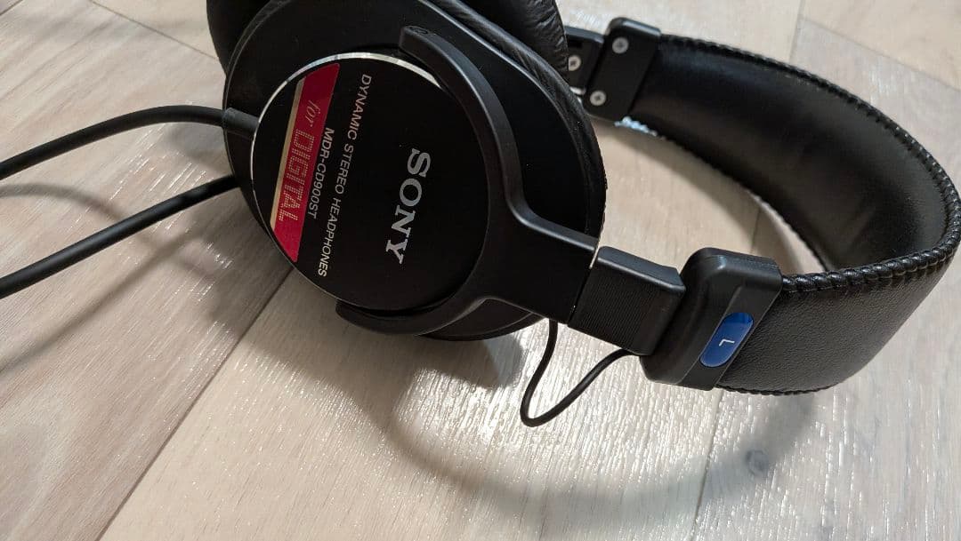 新品 SONY ダイナミックヘッドフォン ブラック MDR-CD900ST