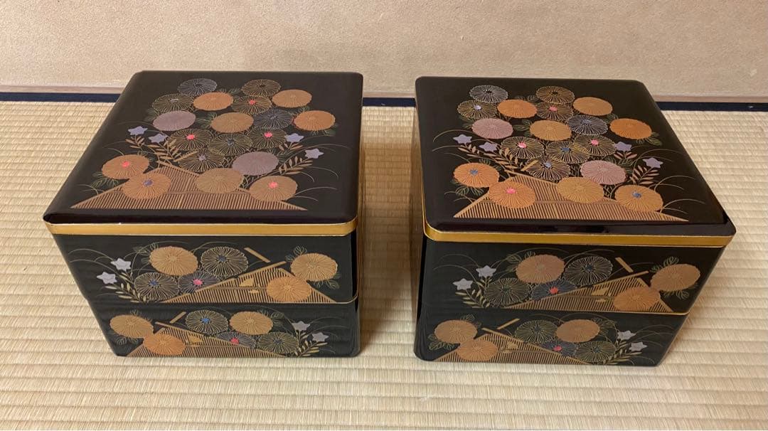漆器 重箱 4段 菊蒔絵　エコメルカリ便指定して下さい。