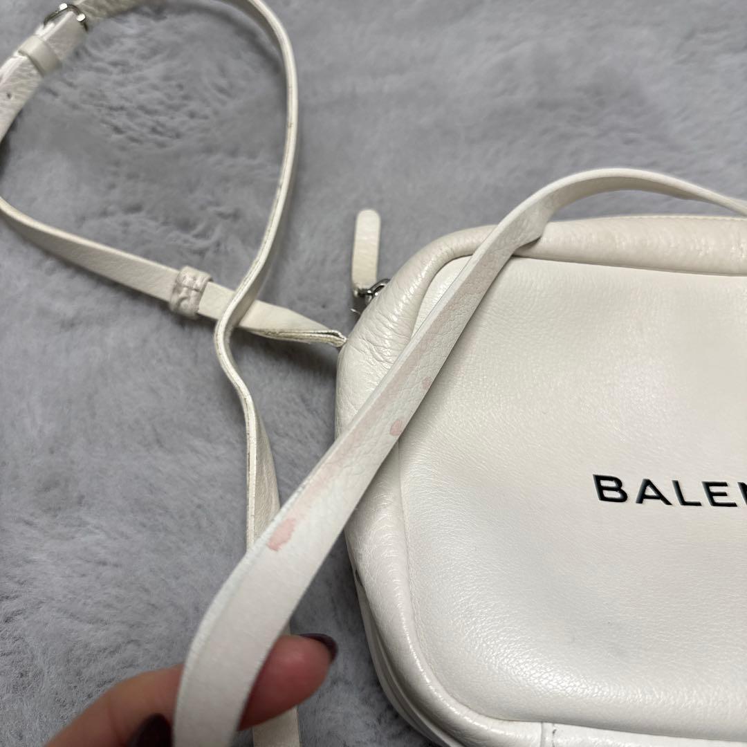 BALENCIAGA ホワイトショルダーバッグ