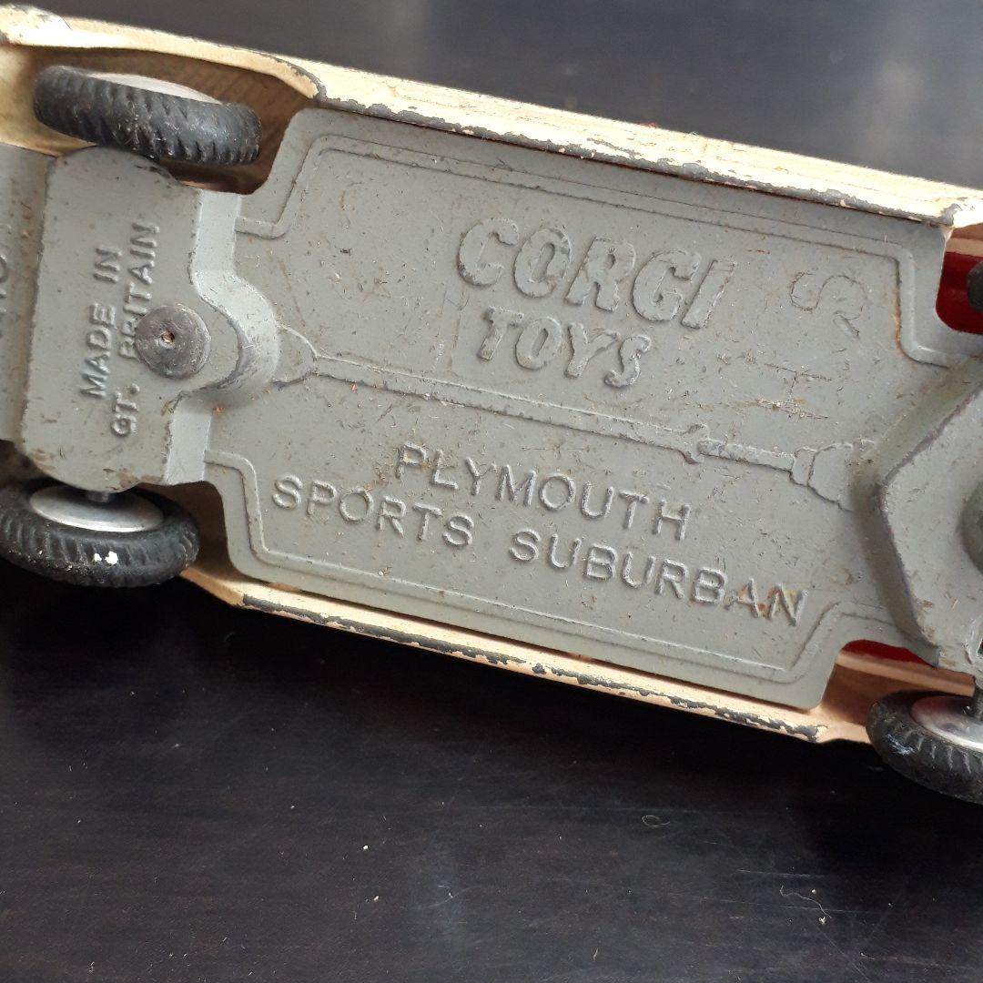ミニカー CORGI TOYS 219 PLYMOUTH SPORTS SUBURBAN