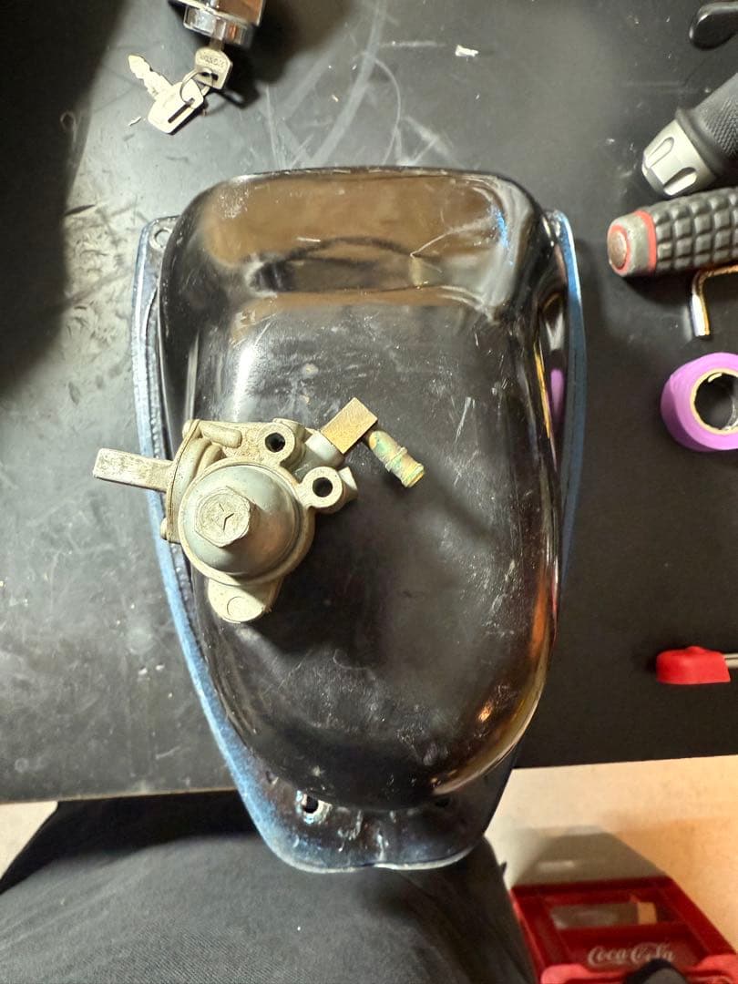 シャリー　純正タンク　新品コック　新品キャップ