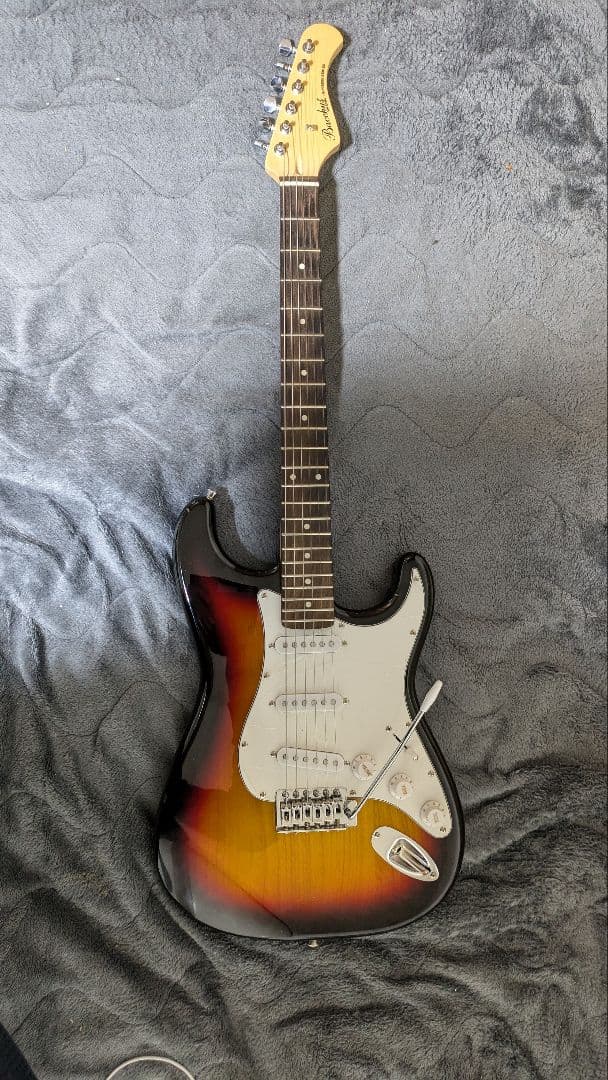 ※値下げ【Bacchus】Stratocaster 美品　コスパ高！