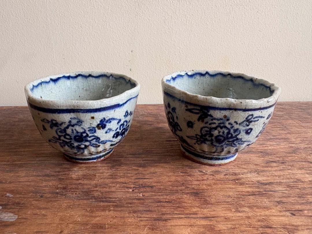 イムサエム　湯呑み　２客　花柄紋　輪花　未使用品