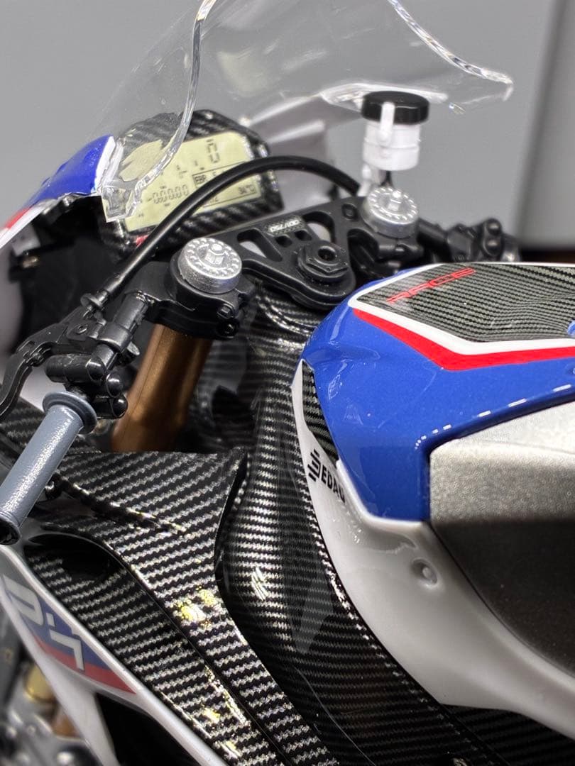 モンモデル　1/9 BMW HP4 RACE