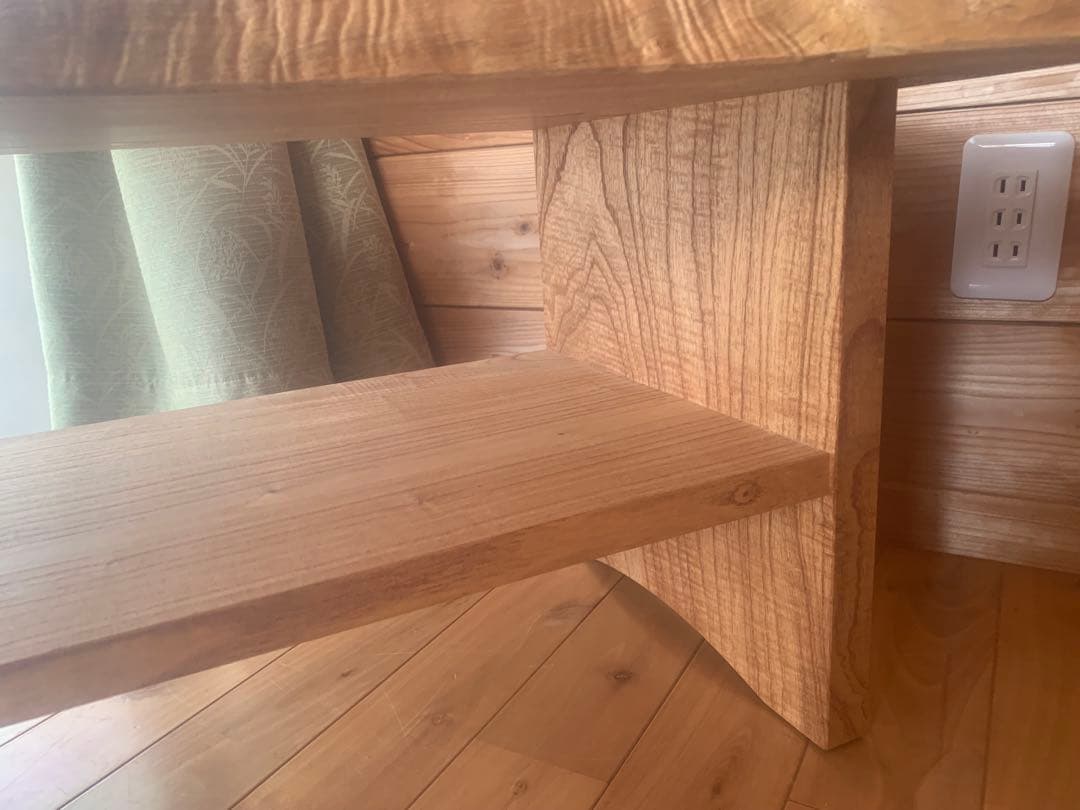 月うさぎ サイドテーブル、TV台(栴檀片側耳付一枚板天板)ワイルド一点物❣️