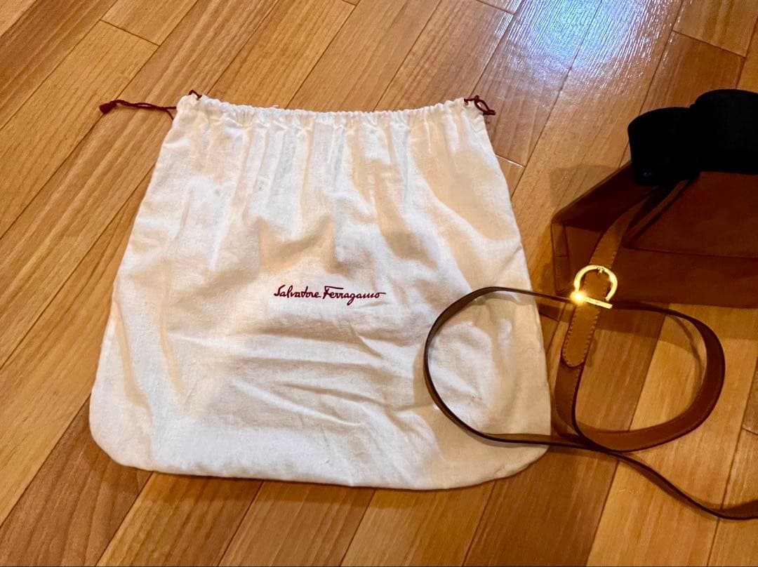 【Ferragamo】ショルダーバッグ　ブラウン