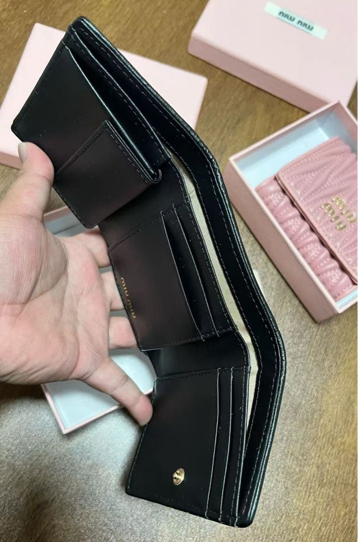 Miu Miu マトラッセ 三つ折り財布 ブラック