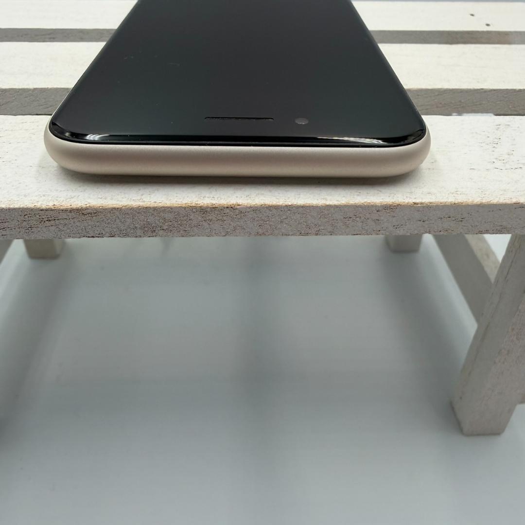 【美品】iPhone SE第3世代 64GB スターライト 323