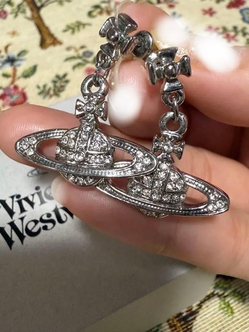 VivienneWestwood ミニバスレリーフピアス
