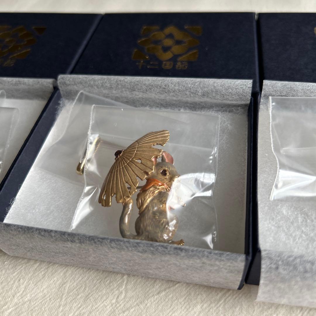 「十二国記」ブローチ 麒麟・楽俊・蠱雕　3点セット