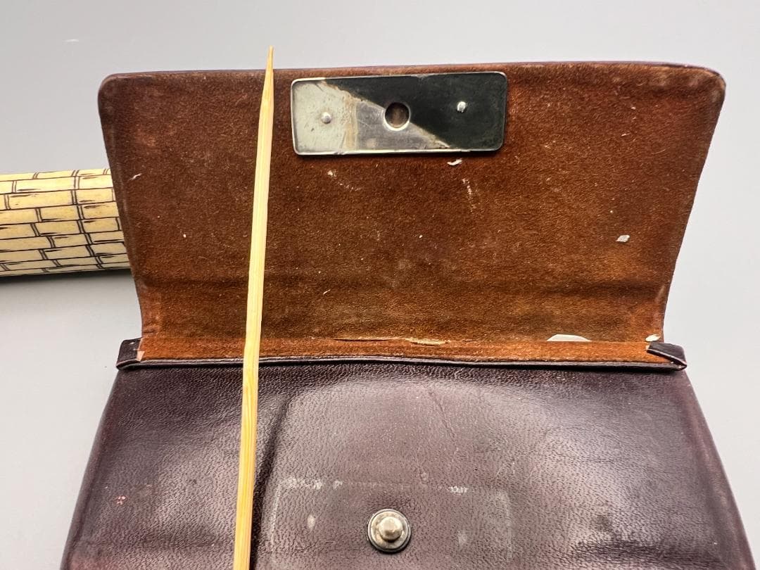 江戸明治時代　生肖図　金銀象嵌　極上骨製手彫キセル入れ　大玉根〆　銀製キセル