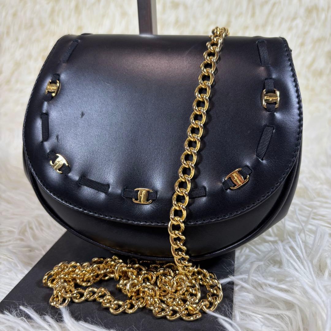 【美品✨】 フェラガモ ショルダーバッグ ヴァラリボン オールレザー