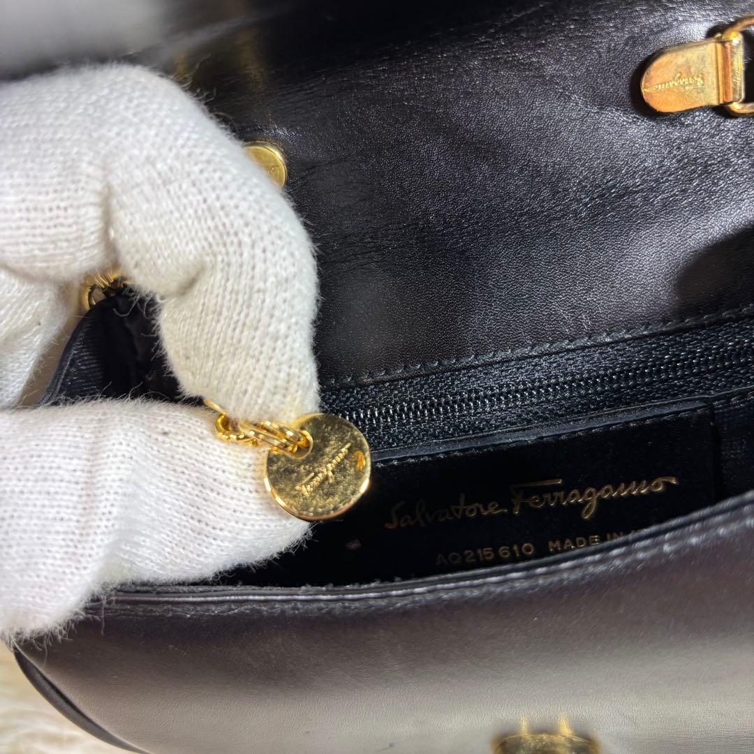 【美品✨】 フェラガモ ショルダーバッグ ヴァラリボン オールレザー