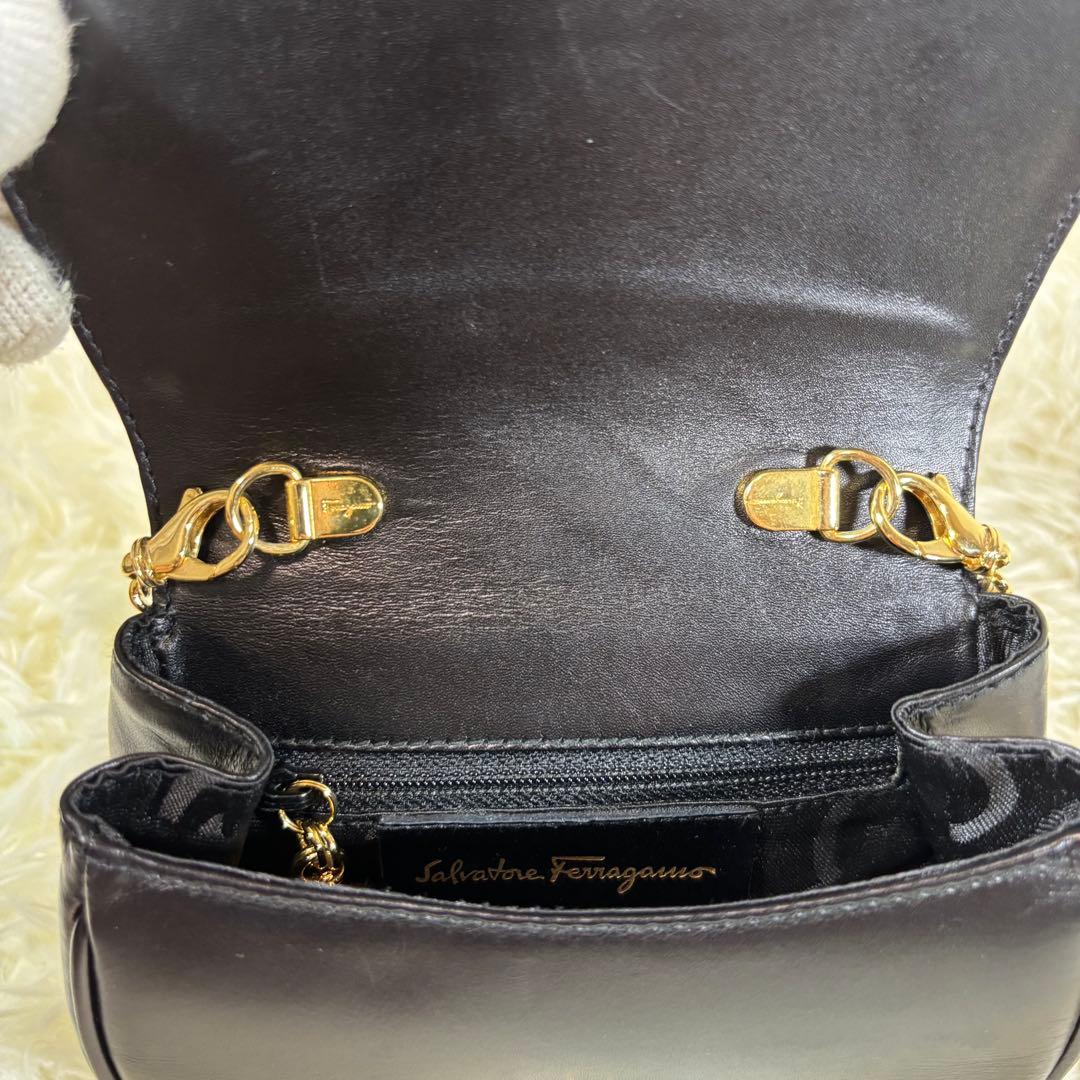 【美品✨】 フェラガモ ショルダーバッグ ヴァラリボン オールレザー