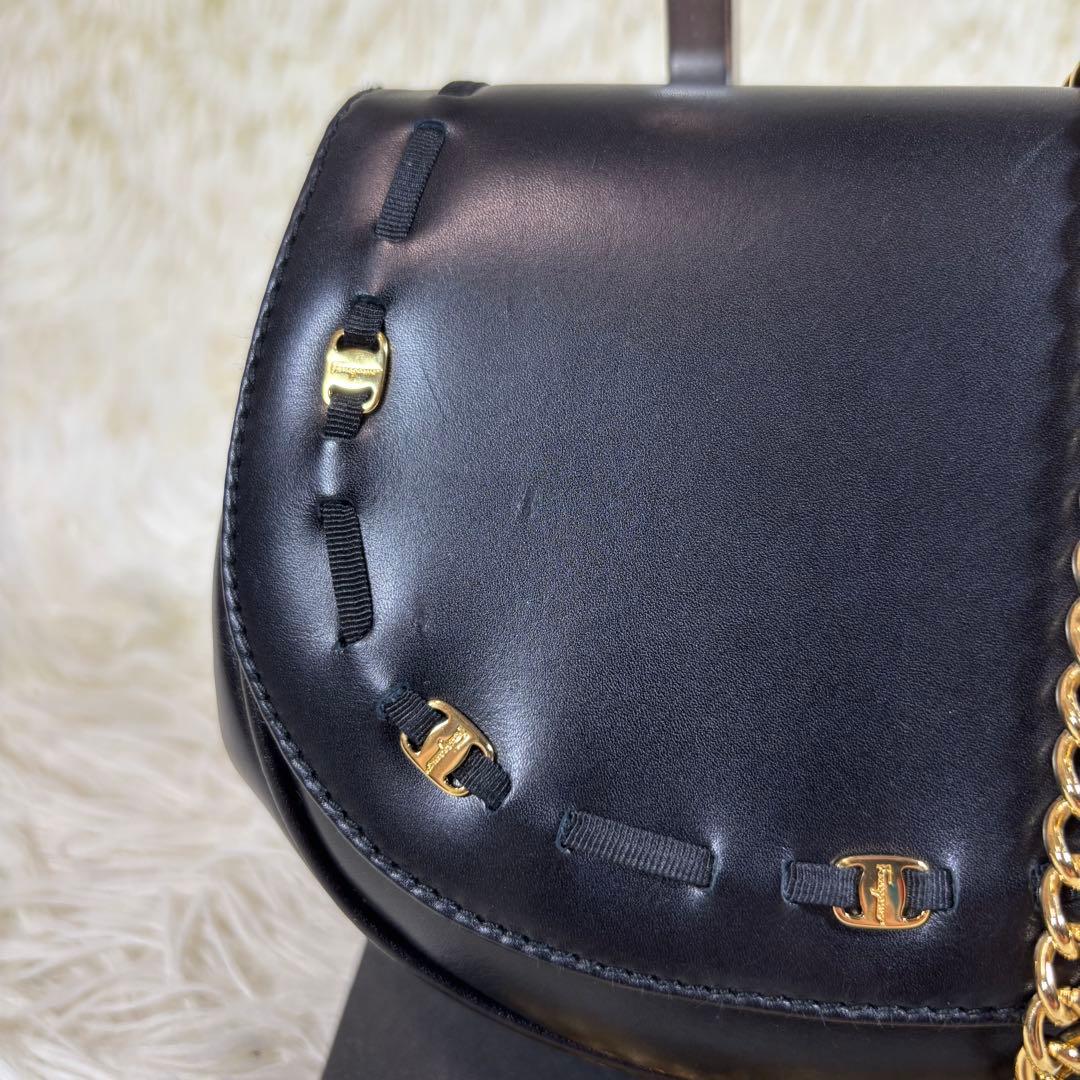 【美品✨】 フェラガモ ショルダーバッグ ヴァラリボン オールレザー