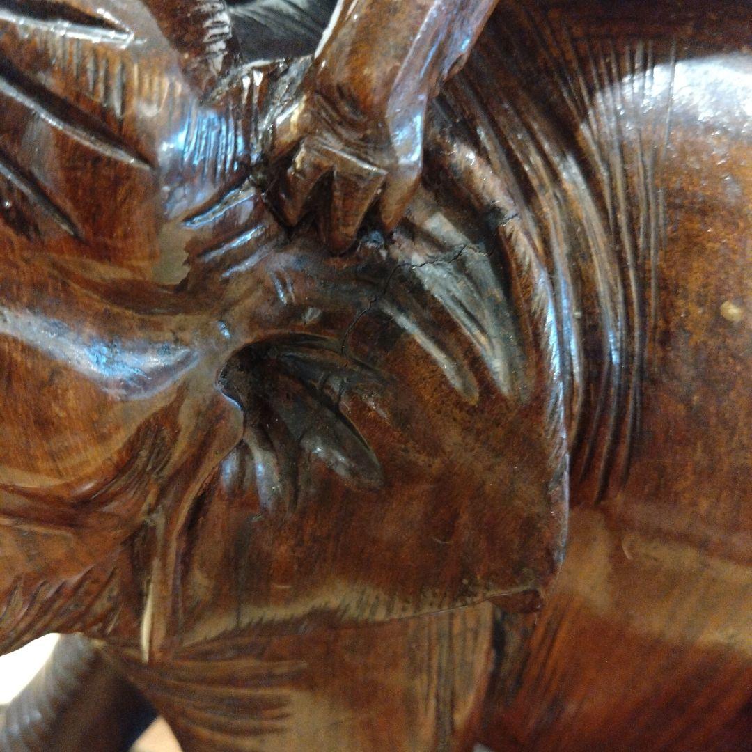 木製彫刻 象と虎のアート