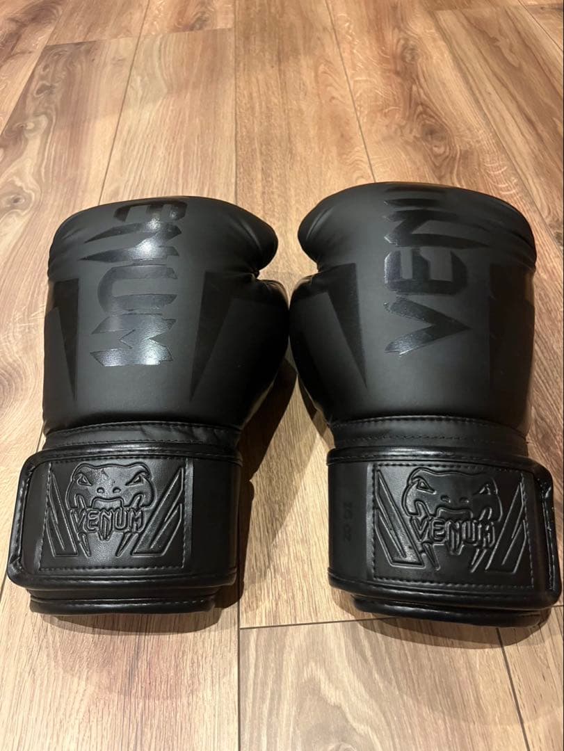 Venum 16oz ボクシンググローブ