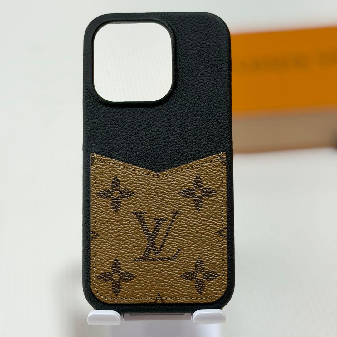 【極美品】ルイヴィトン iPhone15Pro バンパー M82889