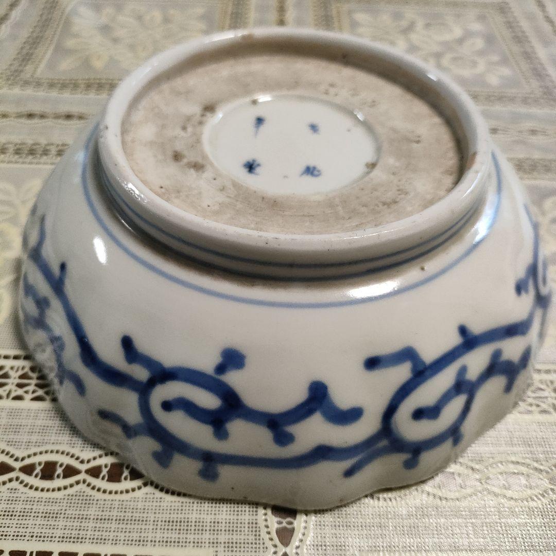 成化年製　古伊万里　染付『松竹梅紋皿』、裏面は蛸唐草紋様