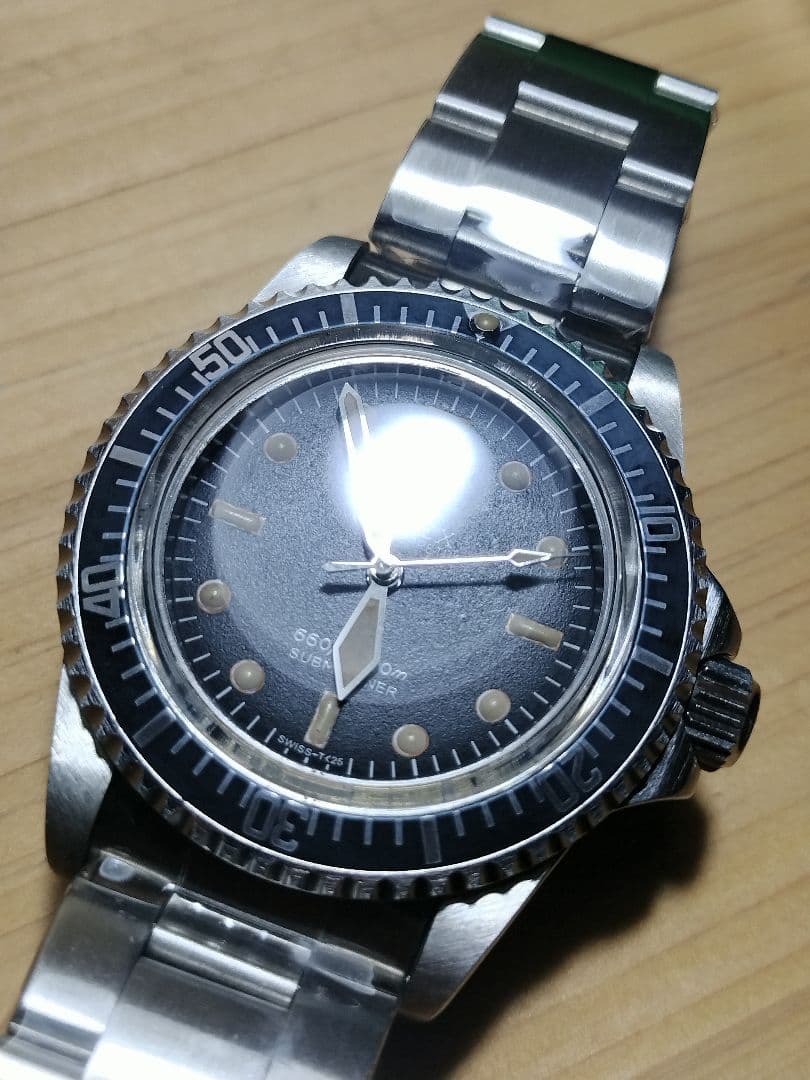 腕時計　BILIGER　Tマーク　ポインテッドクラウンガード　ワンオフ文字盤