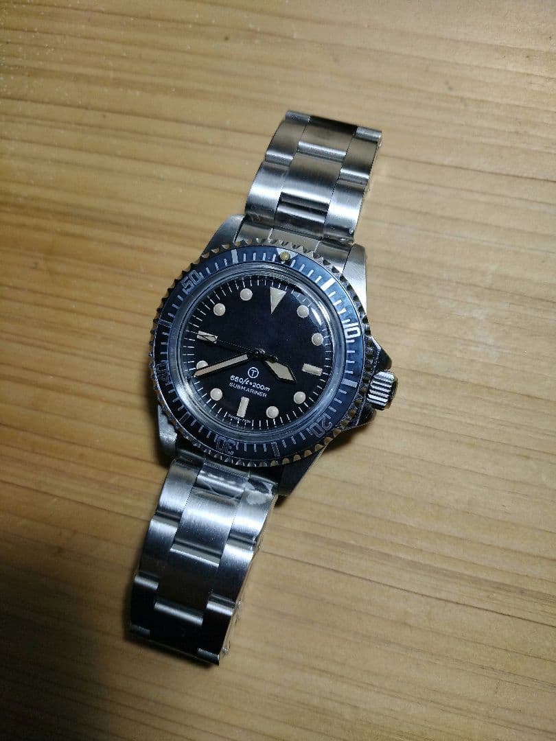 腕時計　BILIGER　Tマーク　ポインテッドクラウンガード　ワンオフ文字盤