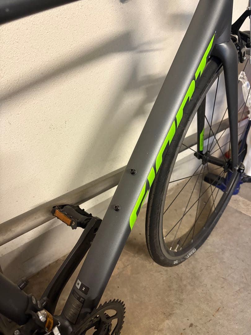 Giant contend 2 ロードバイク マットグレー×ライムグリーン