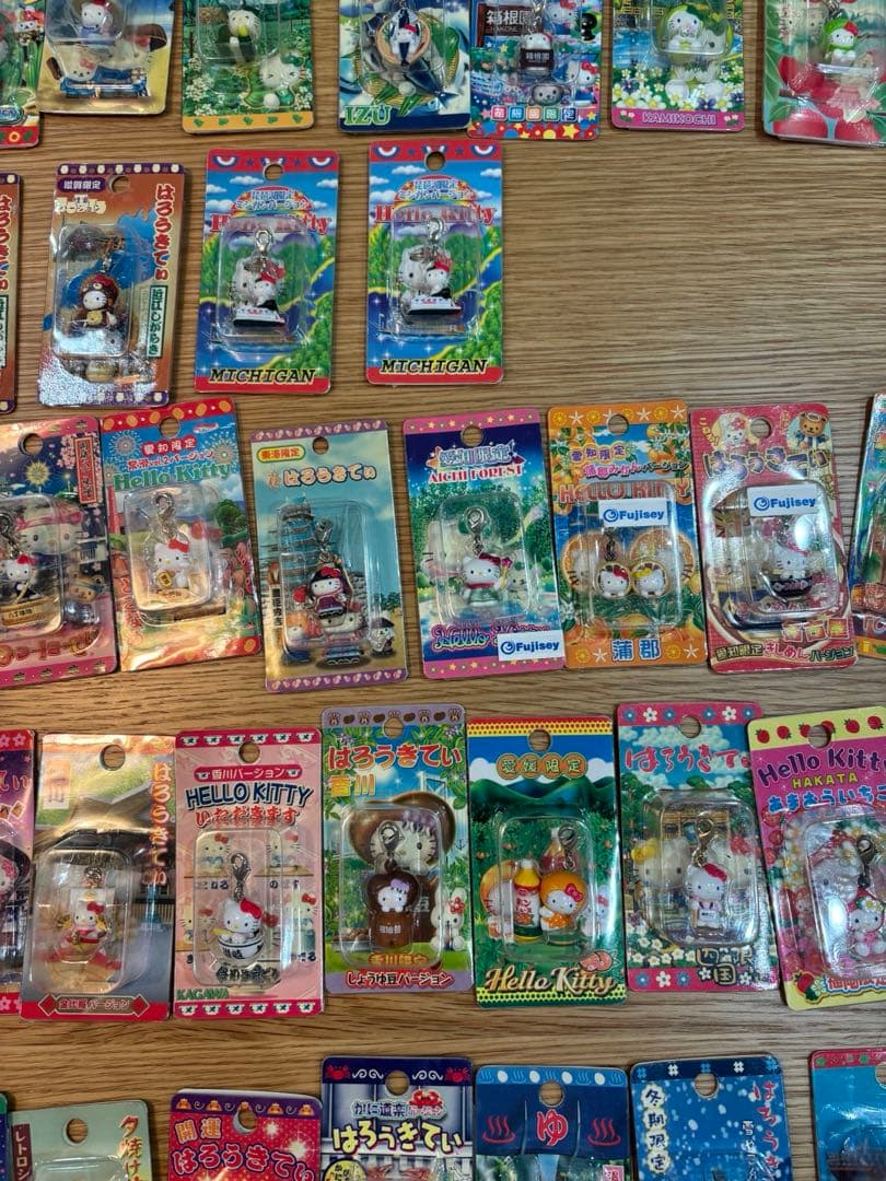 【レアまとめ売り】ご当地キティ　194個　ハローキティストラップ　根付け