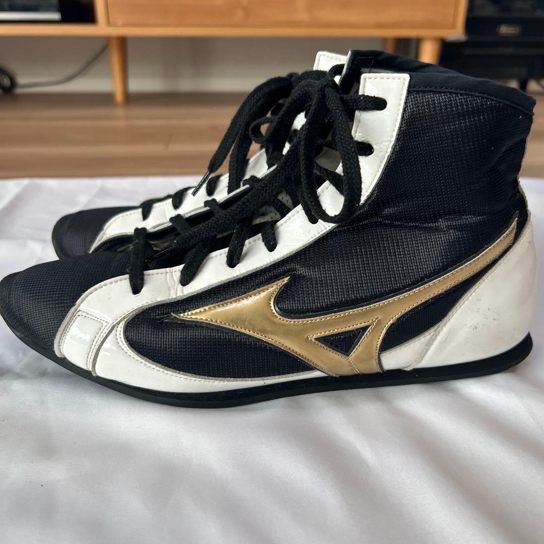 ミズノ　ボクシングシューズ ミッドカット ブラック/ホワイト/ゴールド