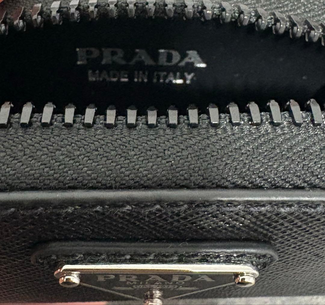 PRADA レザーポーチ　キーホルダー