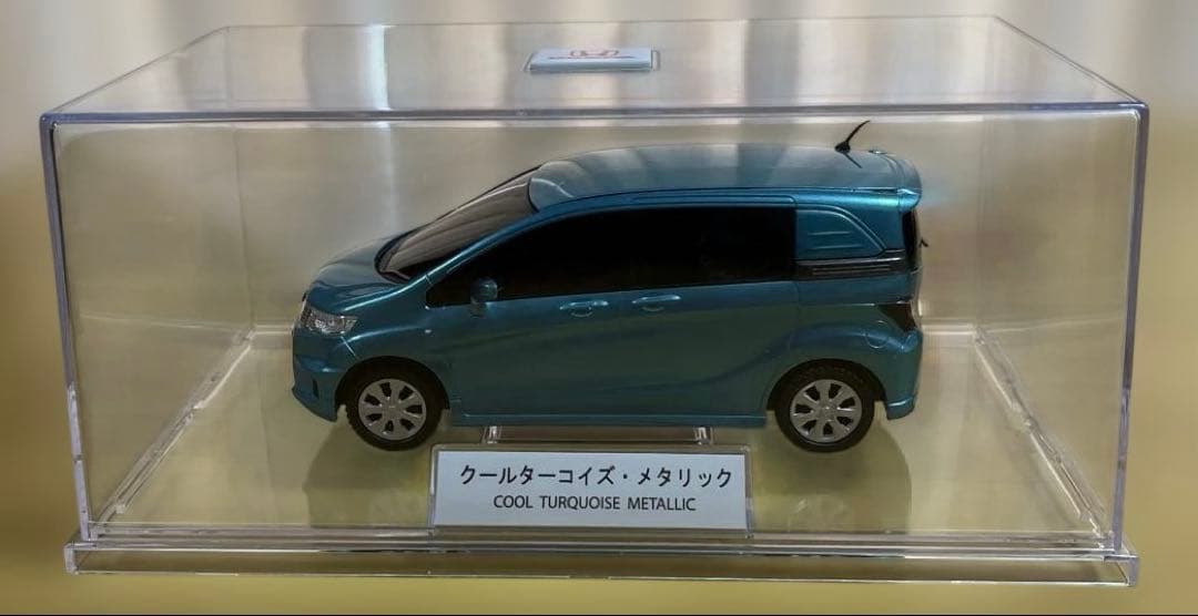 フリード　スパイク　ミニカー　1/43スケール　ケース付き