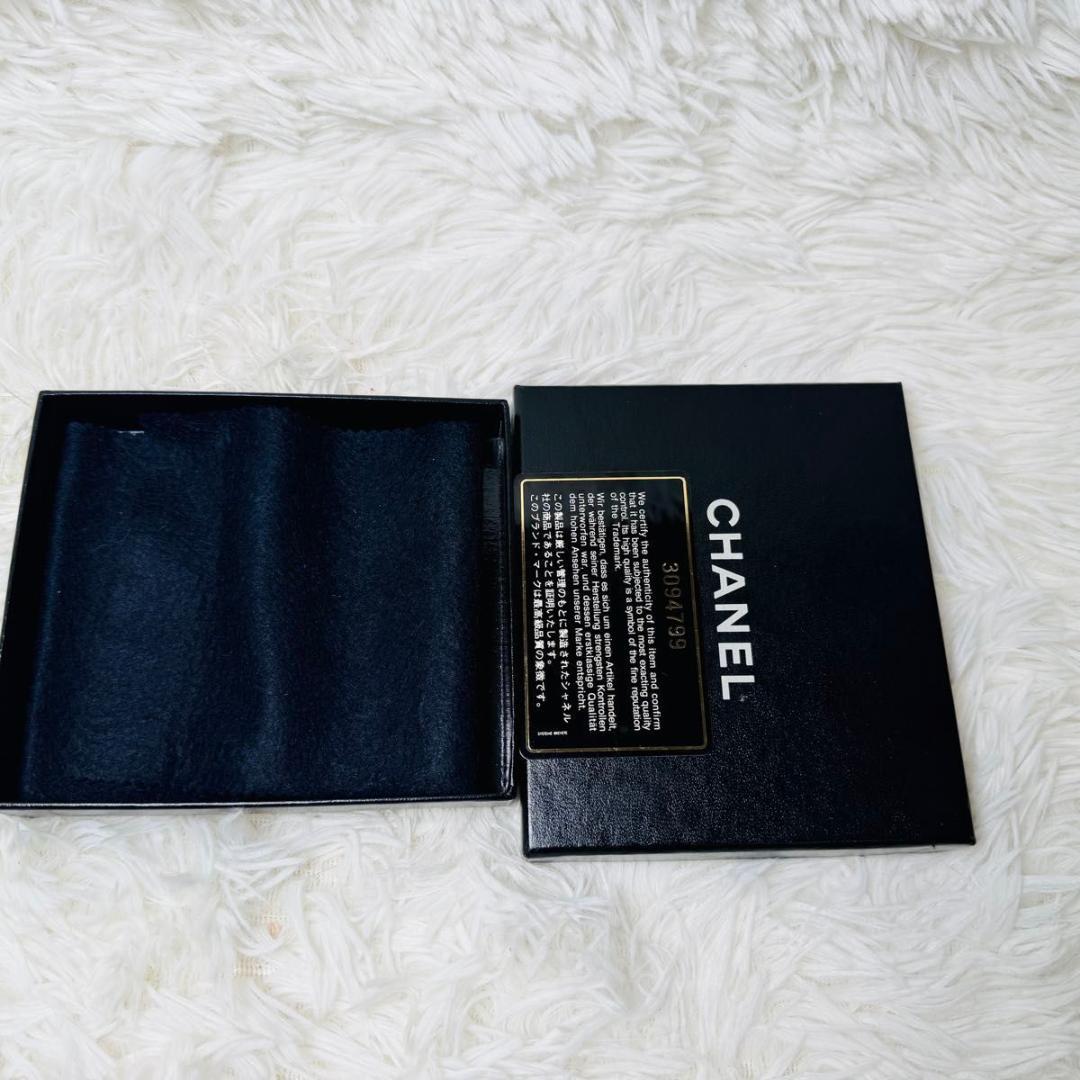 【セール】シャネル　ココマーク　二つ折り財布　黒　ラムスキン　箱付き カードあり