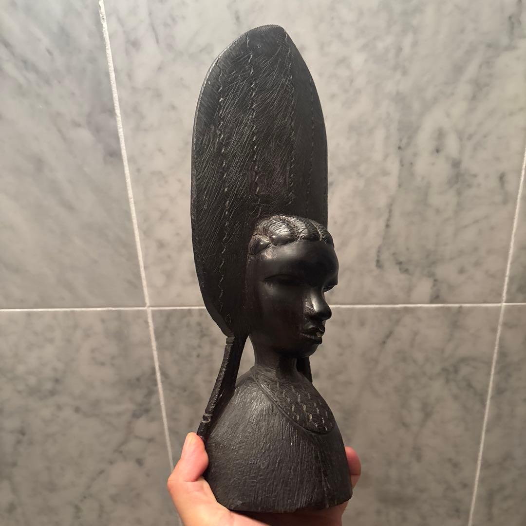 アフリカアンティーク　美しい瞳と圧倒的な存在感の木彫りオブジェ