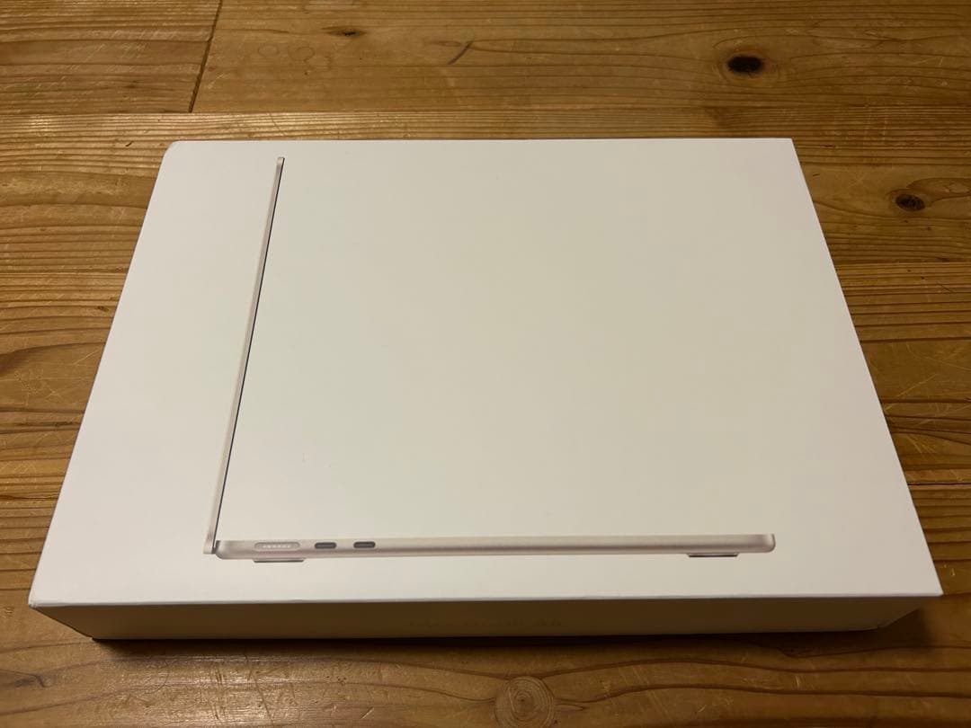 【極美品】MacBook Air M2チップ 8GB 256GB シルバー本体